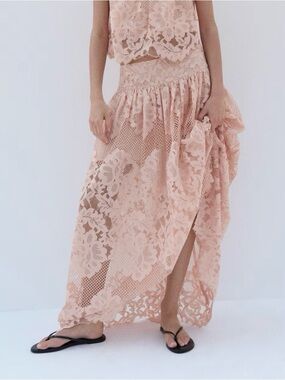 NWT H&M WOMEN Scalloped Lace Skirt (Dusty pink) Sz XS